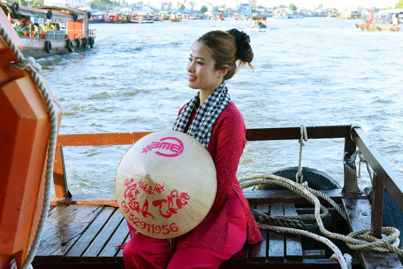 Ngắm nhịp sống thương hồ trên sông Hậu tại Chợ Nổi Cái Răng