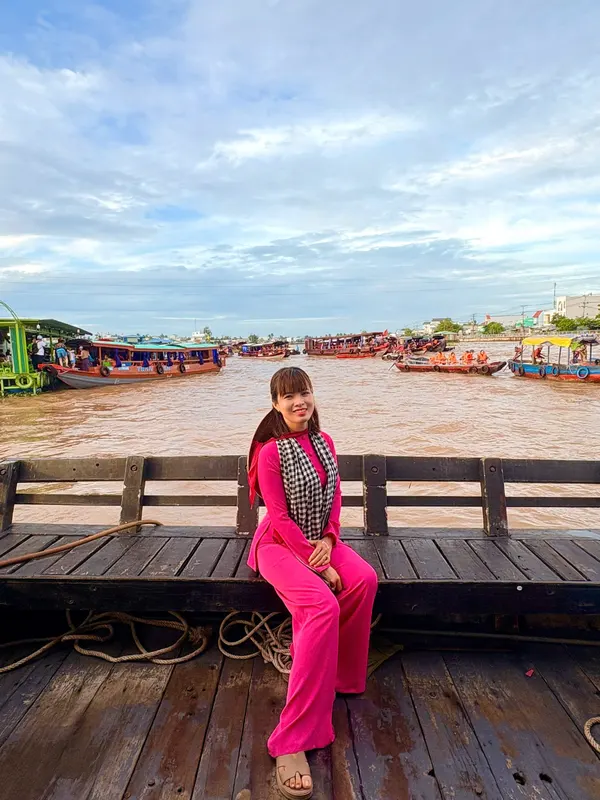 Bình minh trên bến, tàu du lịch Chợ Nổi Cái Răng sẵn sàng khởi hành